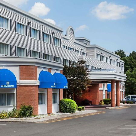 Wyndham Southbury Hotel Bagian luar foto
