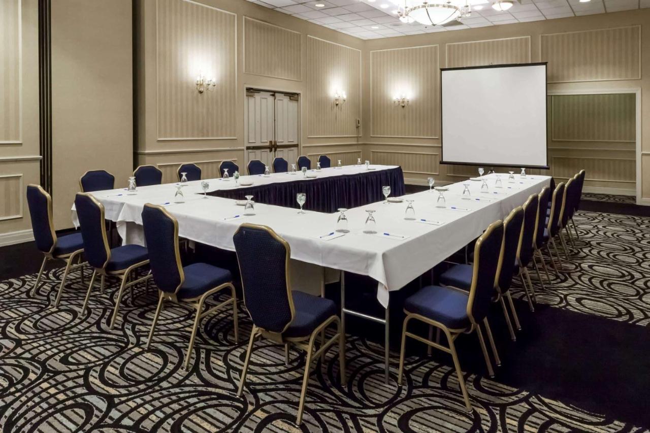 Wyndham Southbury Hotel Bagian luar foto