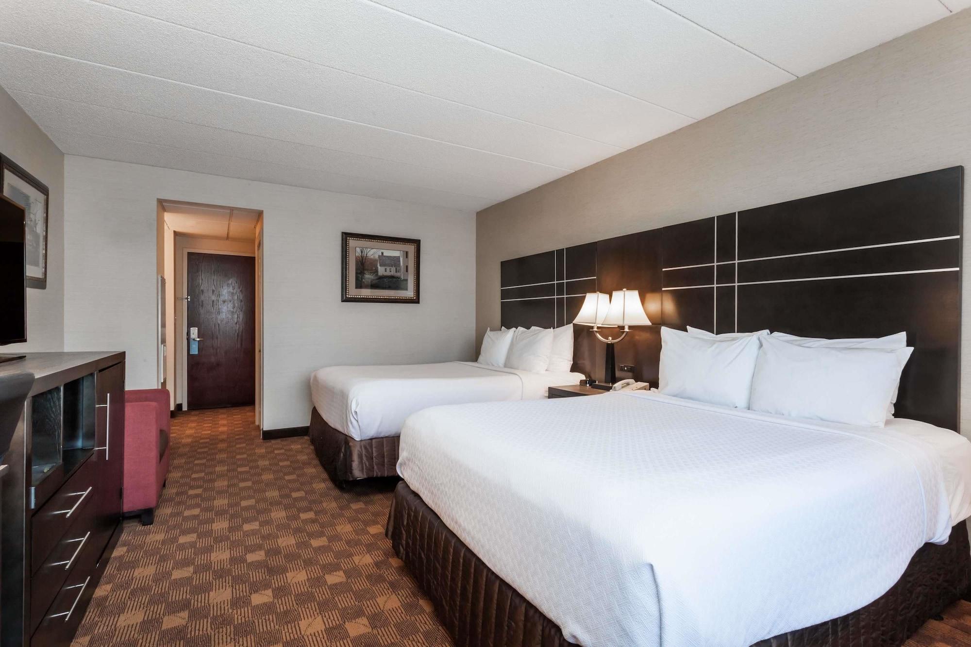 Wyndham Southbury Hotel Bagian luar foto
