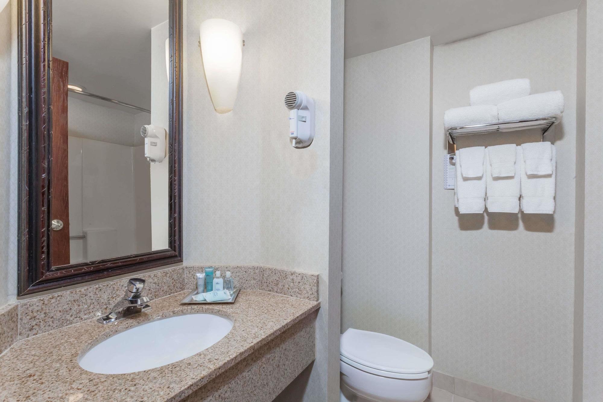 Wyndham Southbury Hotel Bagian luar foto