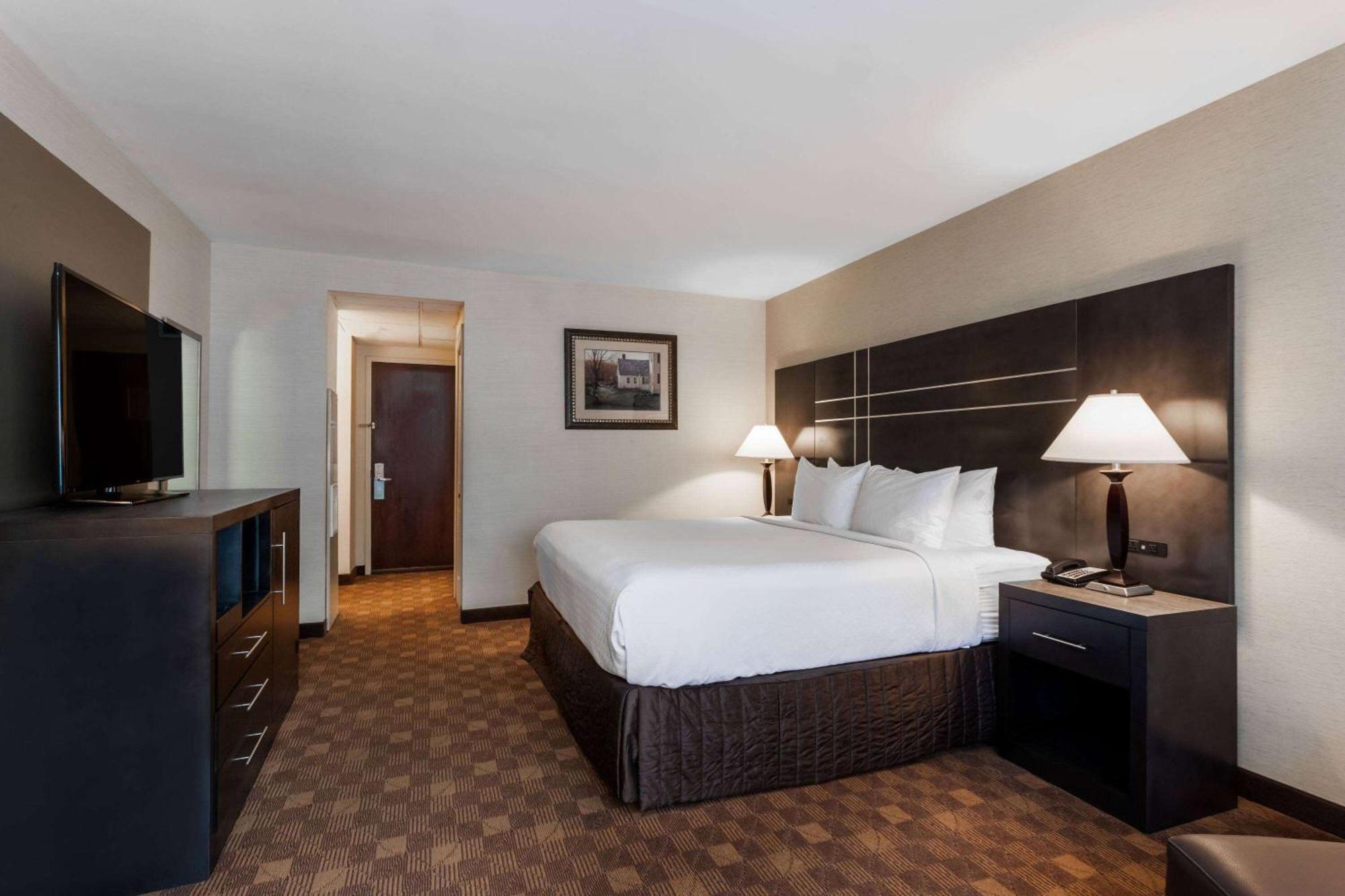 Wyndham Southbury Hotel Bagian luar foto