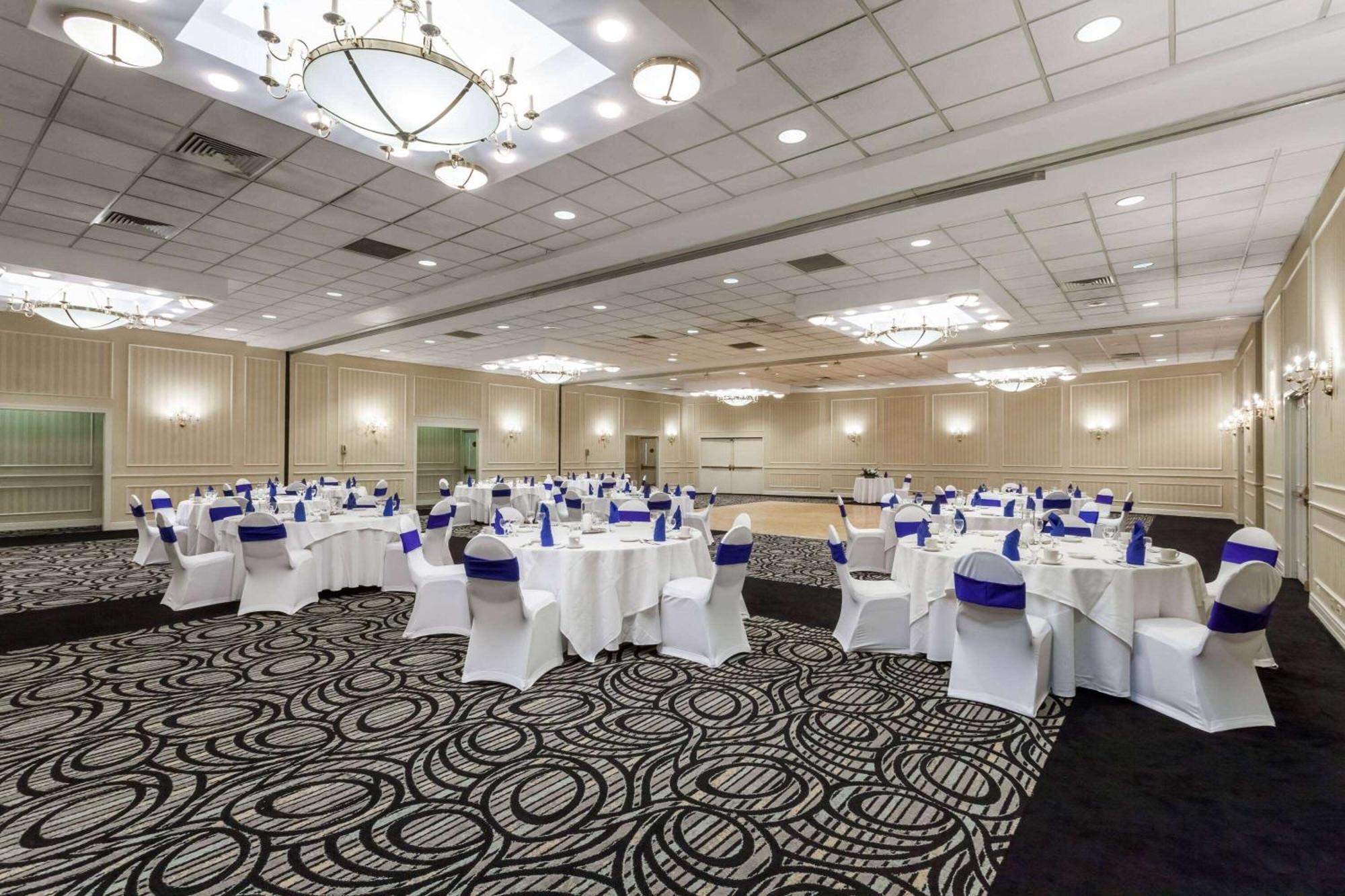 Wyndham Southbury Hotel Bagian luar foto