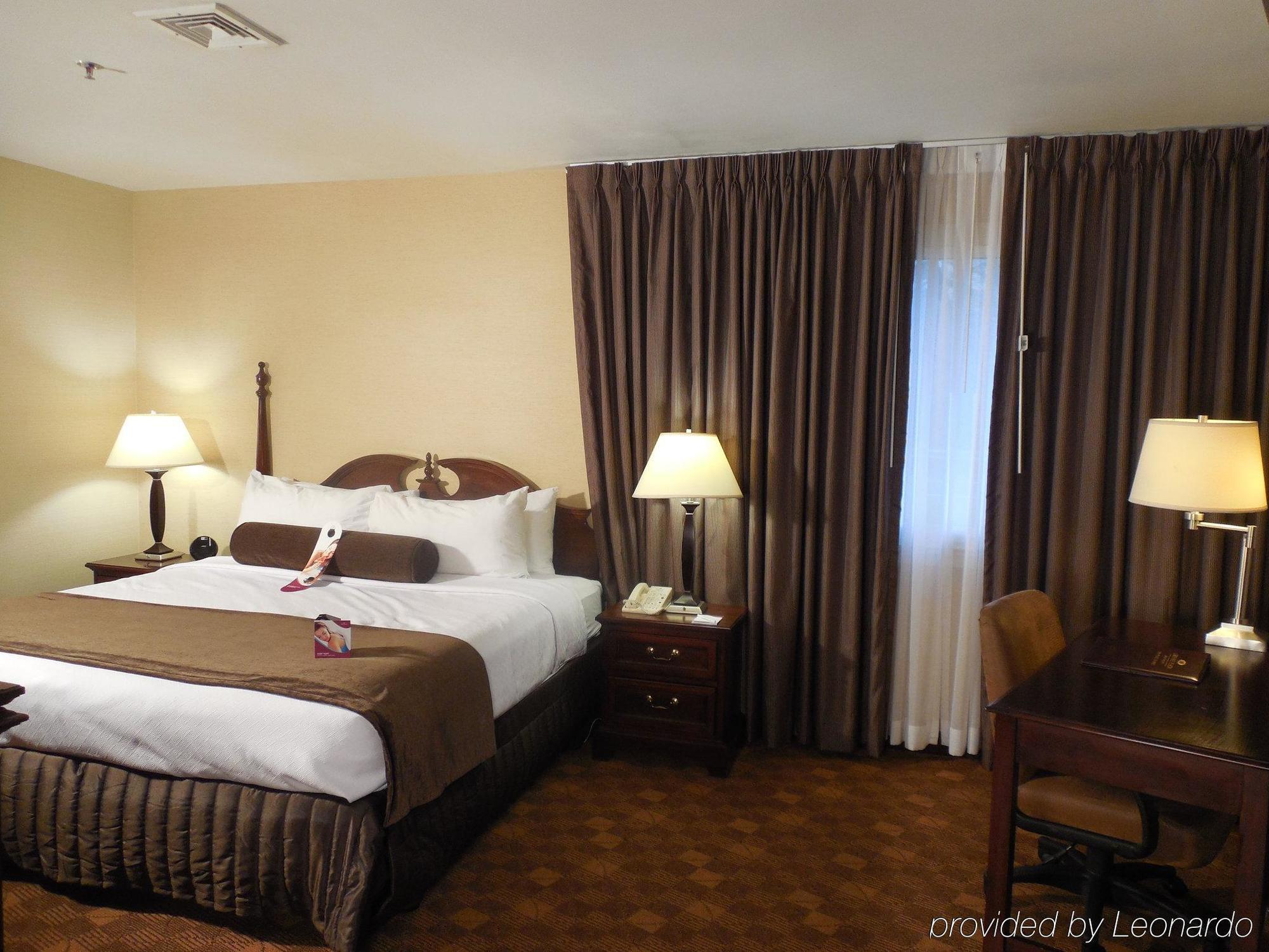 Wyndham Southbury Hotel Bagian luar foto