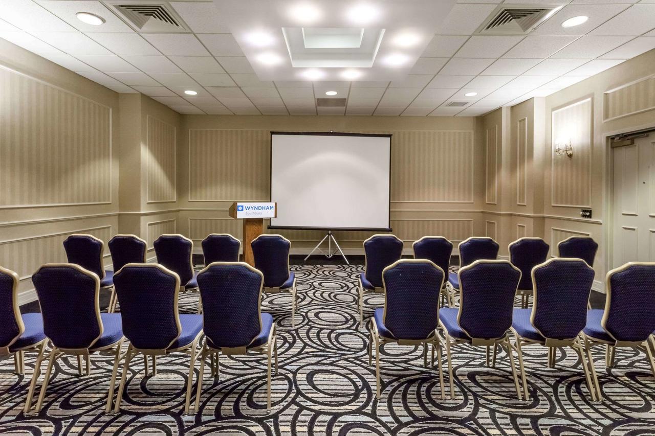 Wyndham Southbury Hotel Bagian luar foto