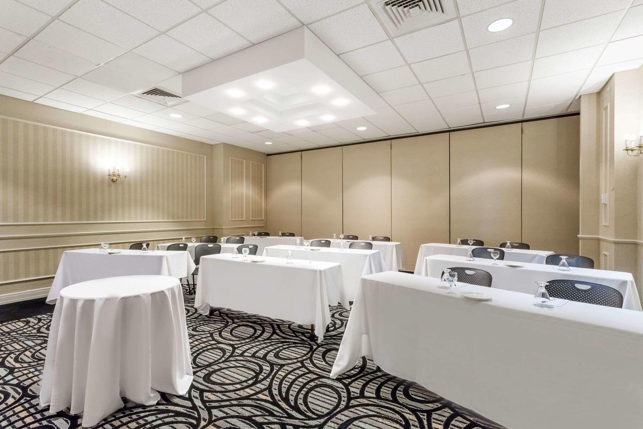 Wyndham Southbury Hotel Bagian luar foto