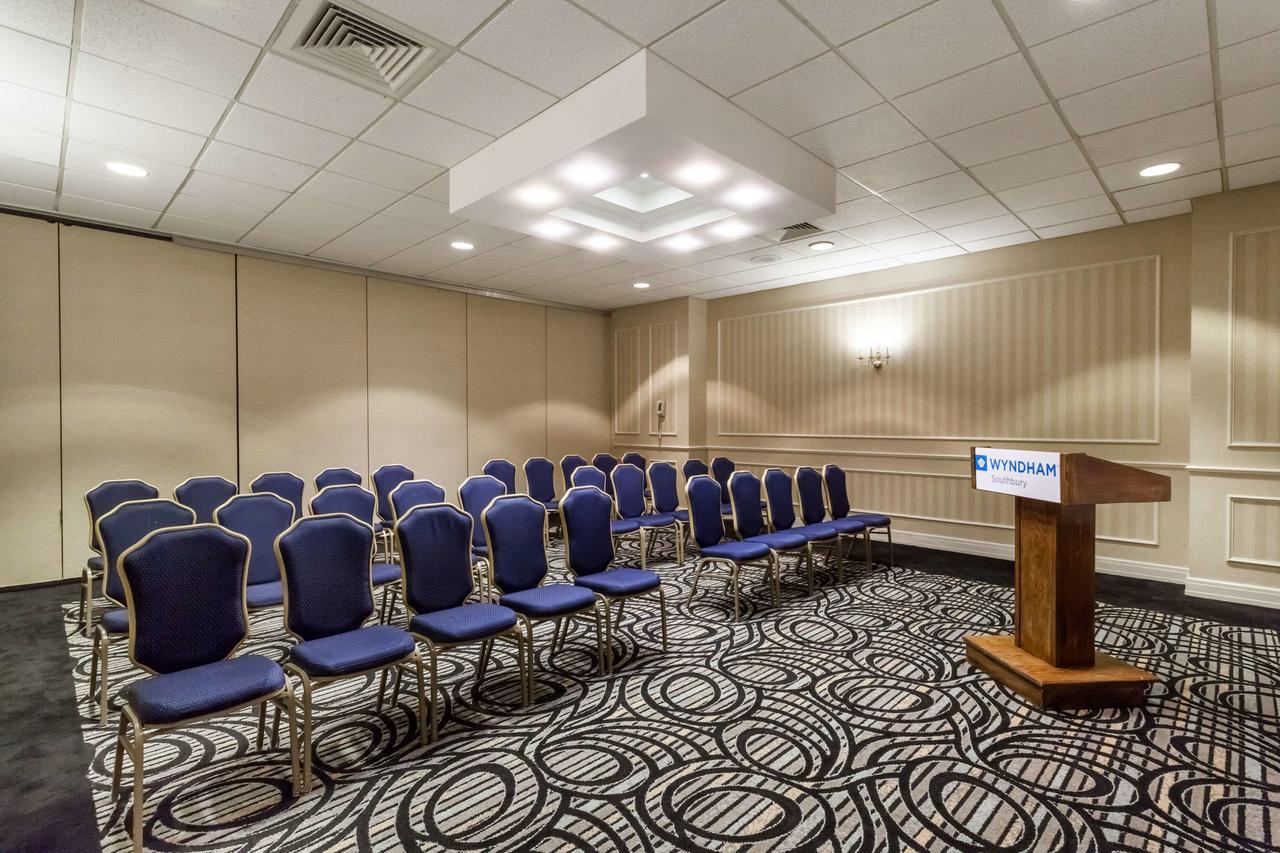 Wyndham Southbury Hotel Bagian luar foto