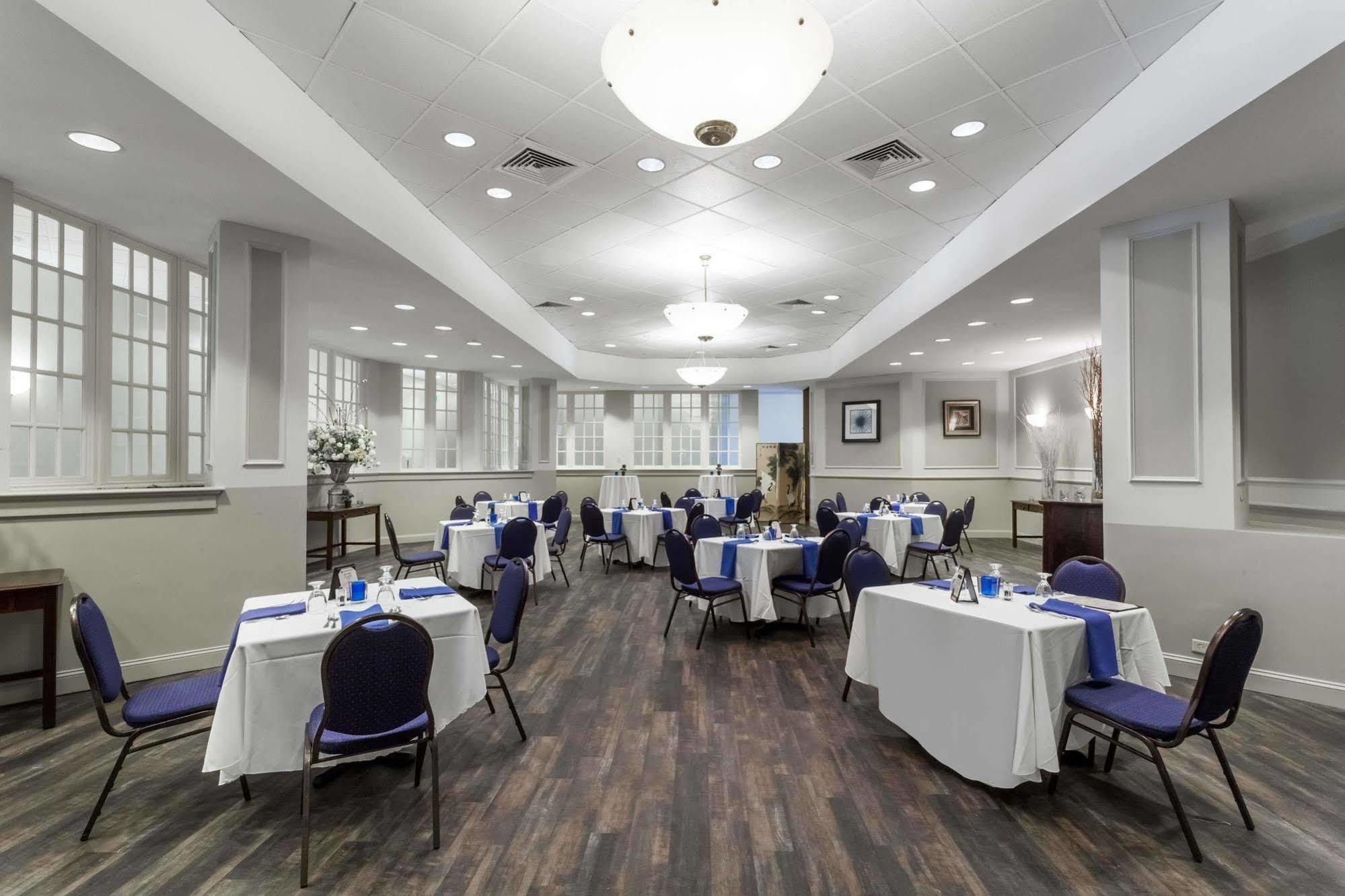 Wyndham Southbury Hotel Bagian luar foto