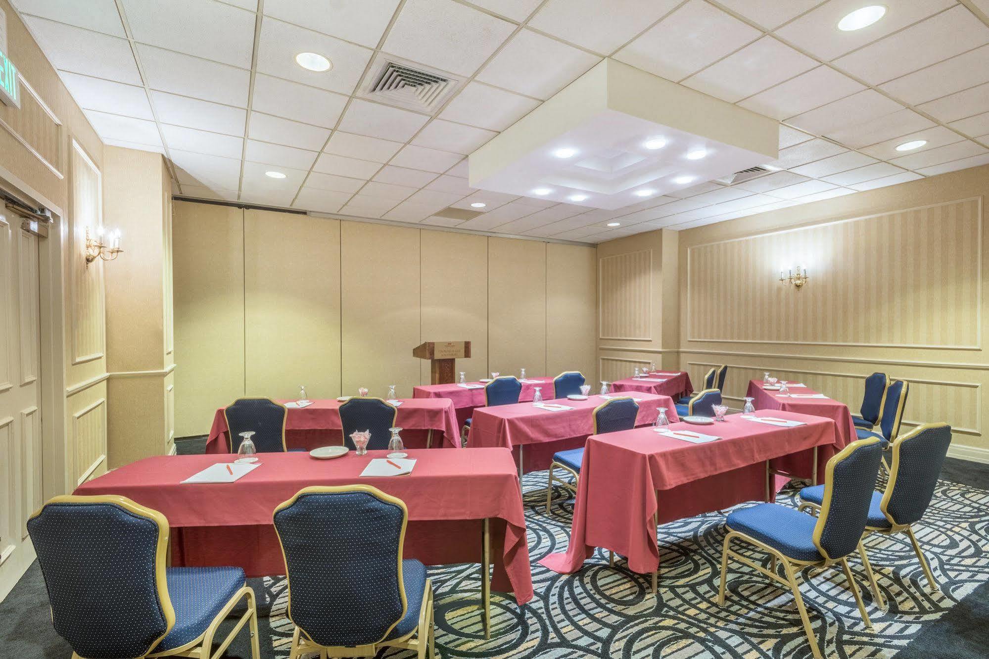 Wyndham Southbury Hotel Bagian luar foto