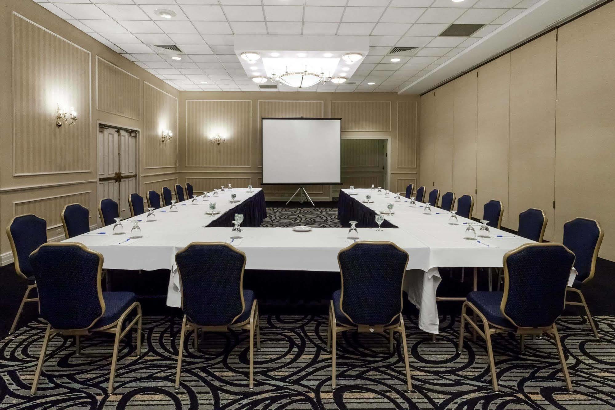 Wyndham Southbury Hotel Bagian luar foto
