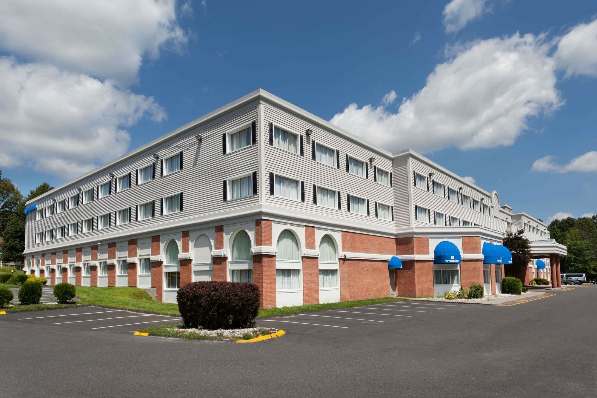 Wyndham Southbury Hotel Bagian luar foto